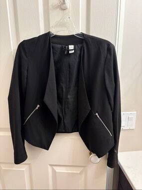 H&M Black Open-Front Blazer with Zip Pockets